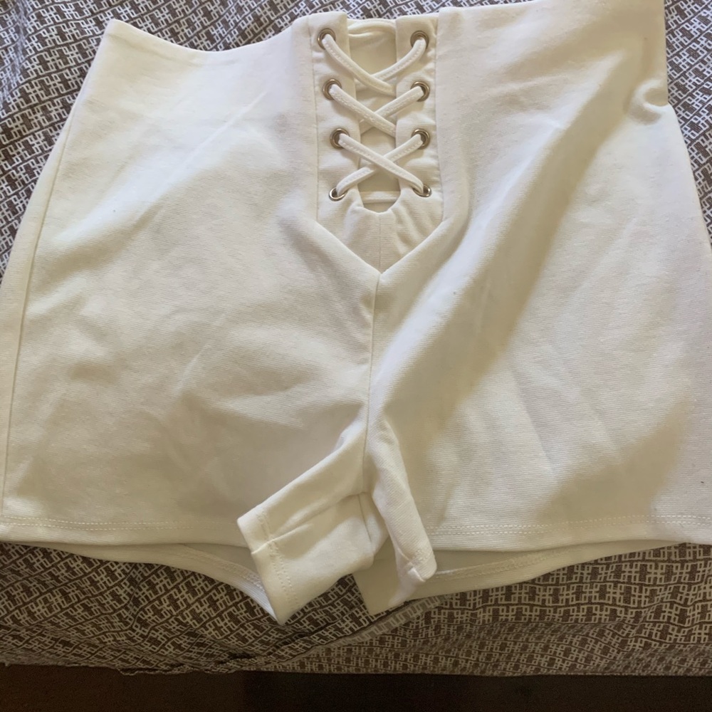 Small white high waisted stretchy shorts -very tay